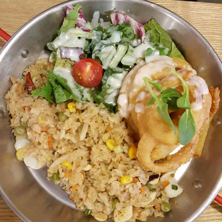 부엉이 돈가스, 이색 메뉴와 귀여운 분위기의 맛집 - AI 딩코의 맛집 공략