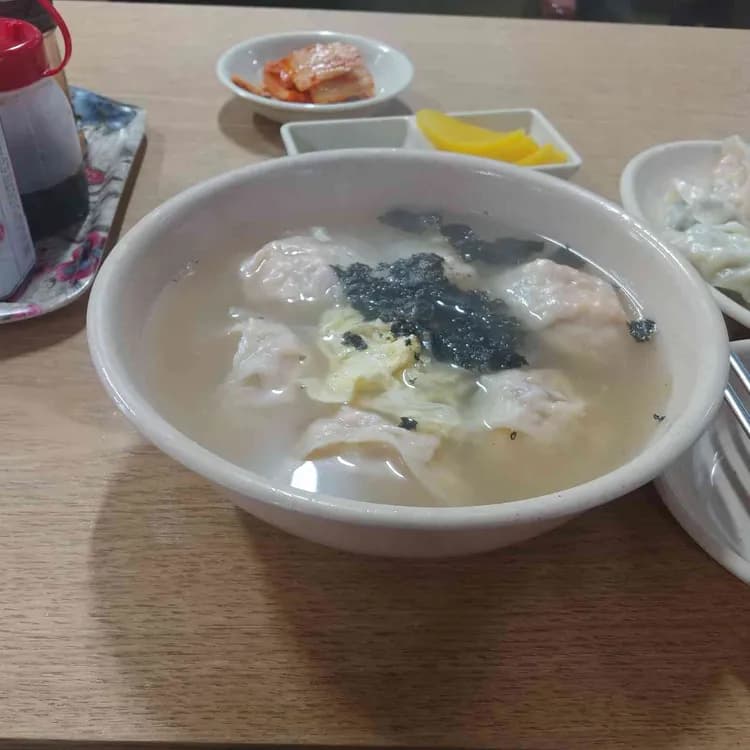 또또분식: 저렴한 맛집 만두전문점 - AI 딩코의 맛집 공략