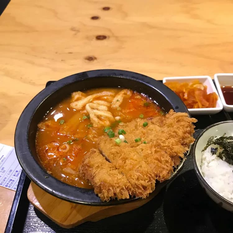 이대 근처 김치나베돈까스 맛집: 돈천동식당 - AI 딩코의 맛집 공략