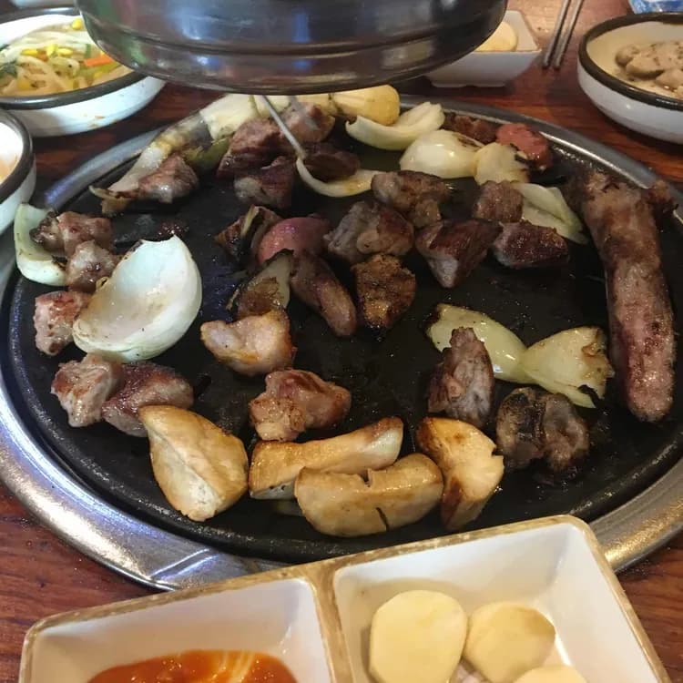 제주 돌담집, 흑돼지 전문 음식점 - AI 딩코의 맛집 공략