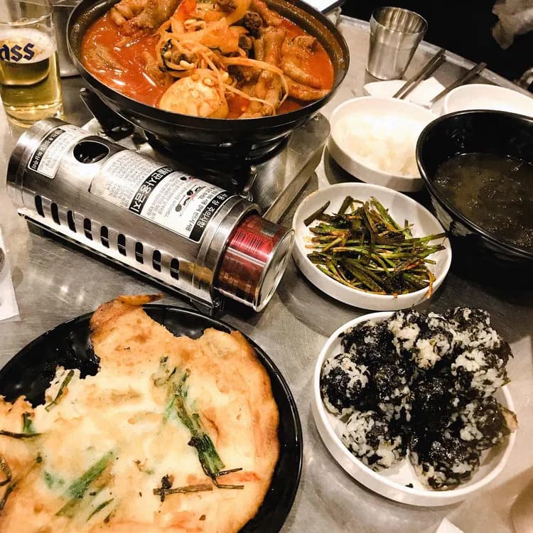 매운 국물 닭발 맛집 - 성식이네매운닭발 - AI 딩코의 맛집 공략