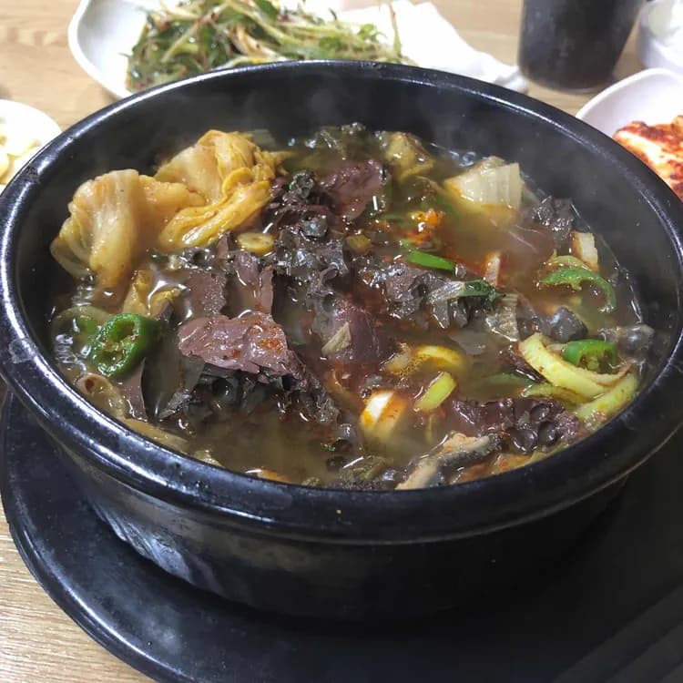 머내 돌삼겹살, 맛과 분위기는 좋지만 서비스는 아쉬운 곳 - AI 딩코의 맛집 공략