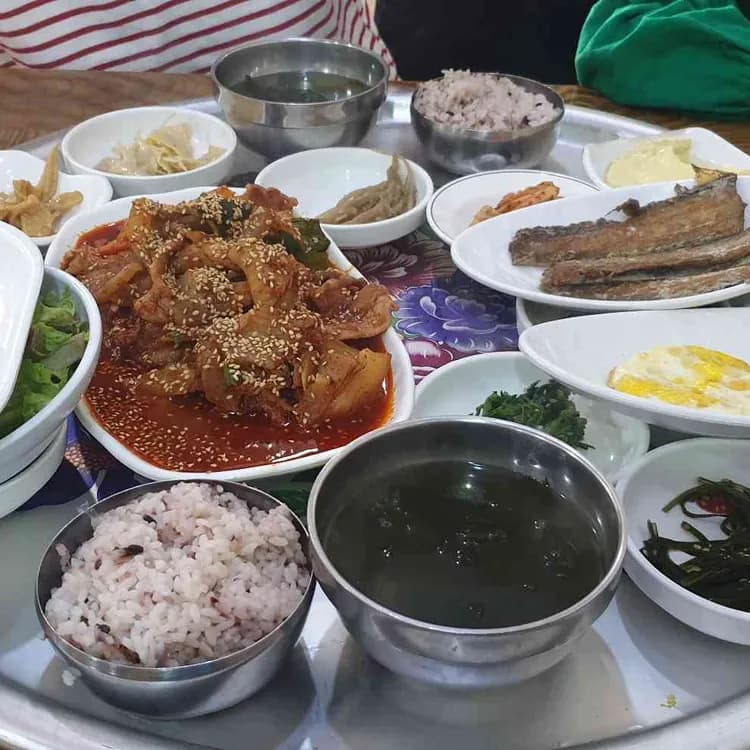 중앙식당, 거제의 두루치기와 생선구이 명소! - AI 딩코의 맛집 공략