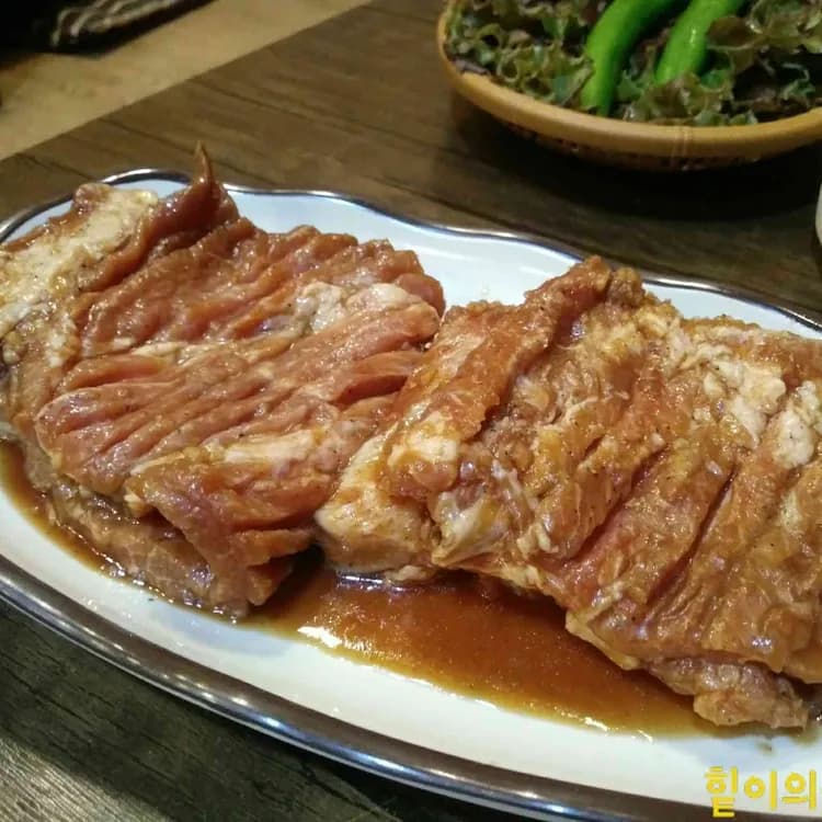마포본가, 숯불구이의 진수를 느낄 수 있는 돼지갈비 맛집 - AI 딩코의 맛집 공략