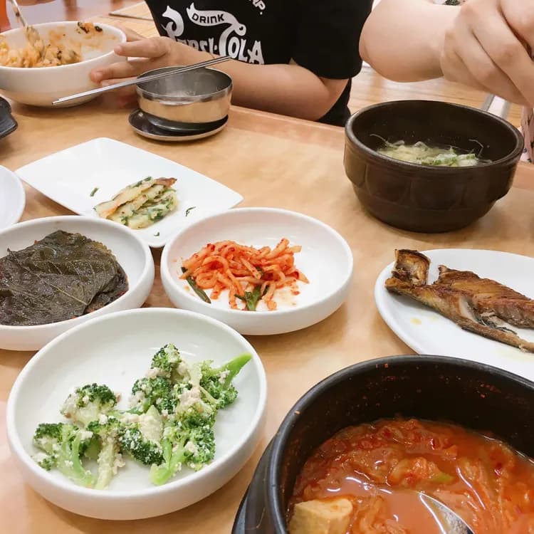 매일 바뀌는 밑반찬으로 유명한 미소식당 - AI 딩코의 맛집 공략