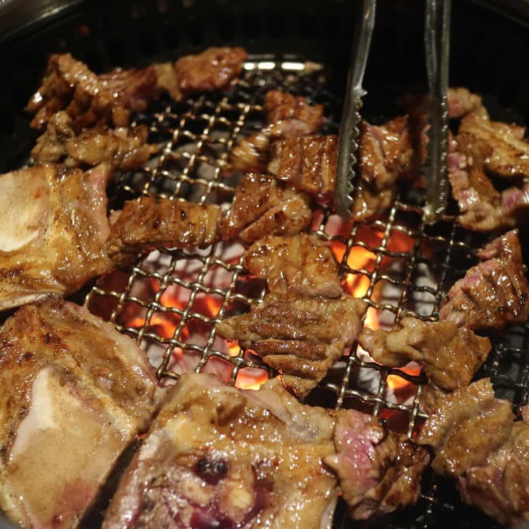 자작나무갈비, 고급스러운 분위기 속에서 즐기는 맛있는 사이드 메뉴 - AI 딩코의 맛집 공략
