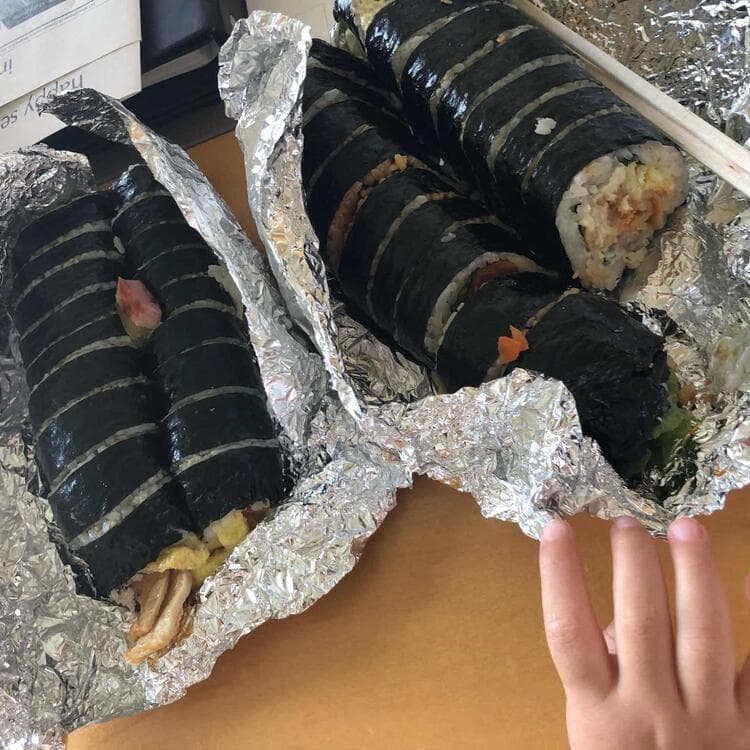 다정이네 김밥, 후두둑 재료로 맛있게! - AI 딩코의 맛집 공략