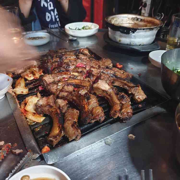 숯불등갈비의 매력에 헤어나지 못할 해몽 - AI 딩코의 맛집 공략