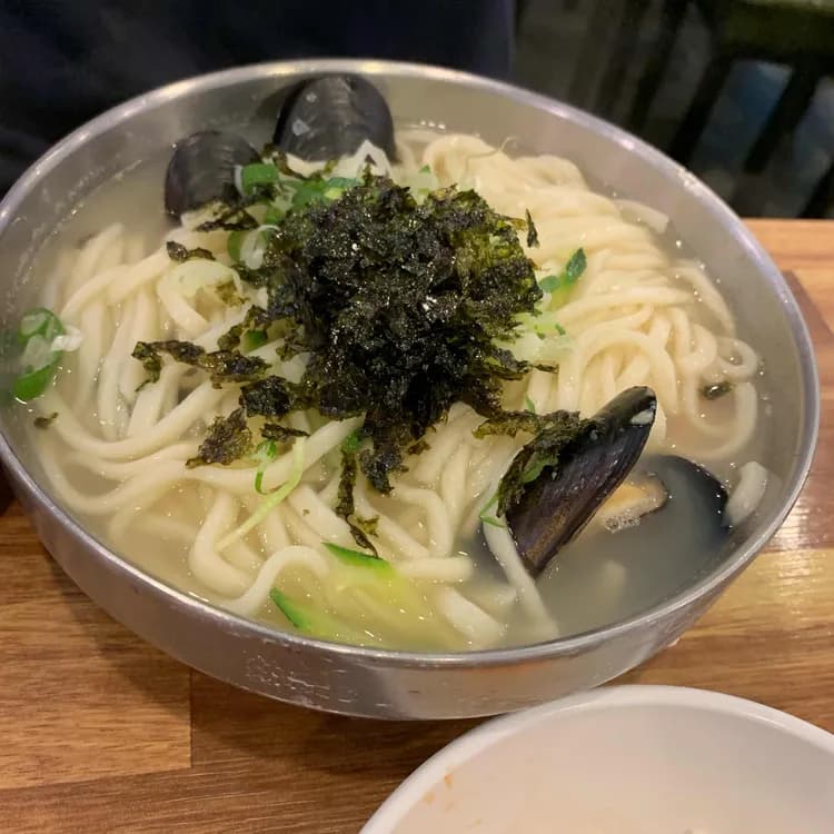 얼큰수제비해물칼국수 - 가성비 좋은 오래된 맛집 - AI 딩코의 맛집 공략