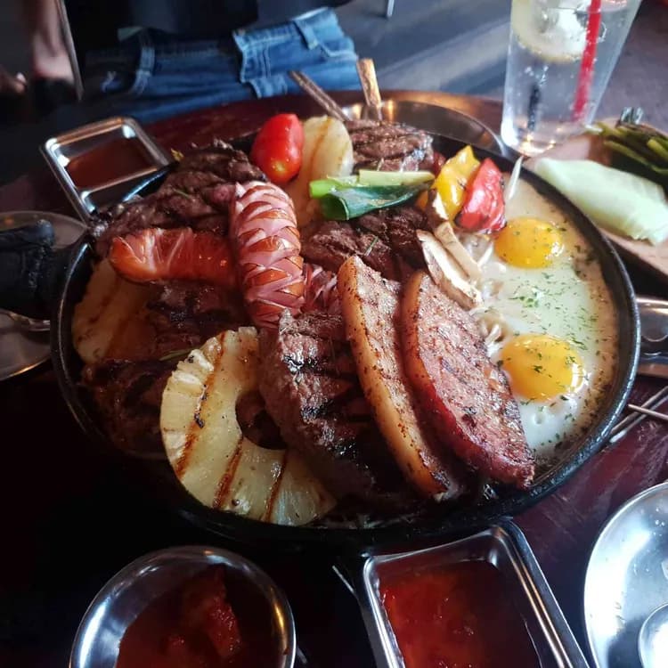 모란역 숨은 맛집, 호돌이문방구의 매력에 푹 빠져보세요! - AI 딩코의 맛집 공략