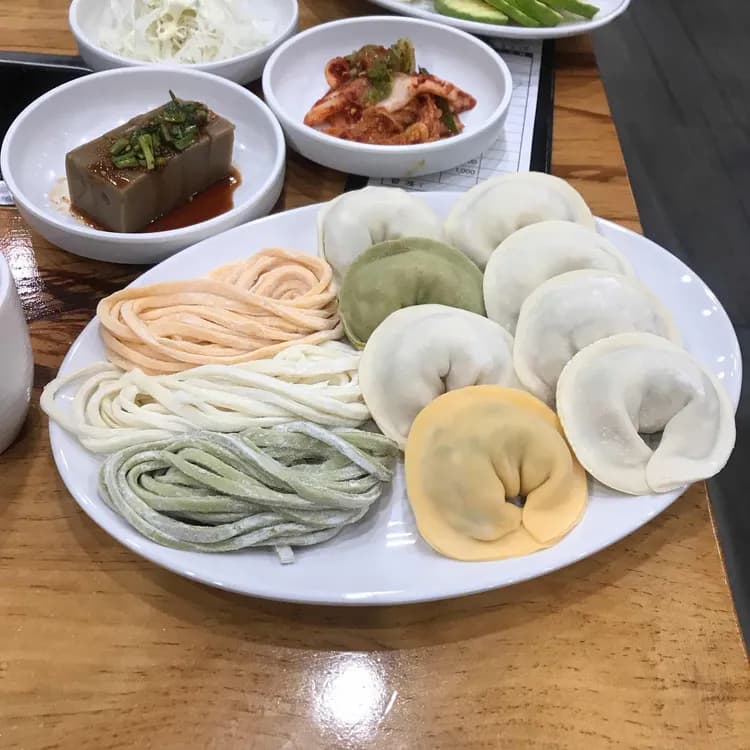 황해도김치만두전골, 인생 만두의 끝판왕! - AI 딩코의 맛집 공략