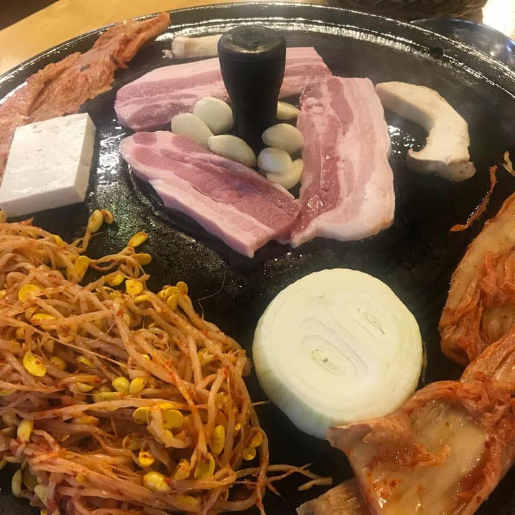 싹쓰리 솥뚜껑 김치삼겹살 맛집 리뷰 - AI 딩코의 맛집 공략