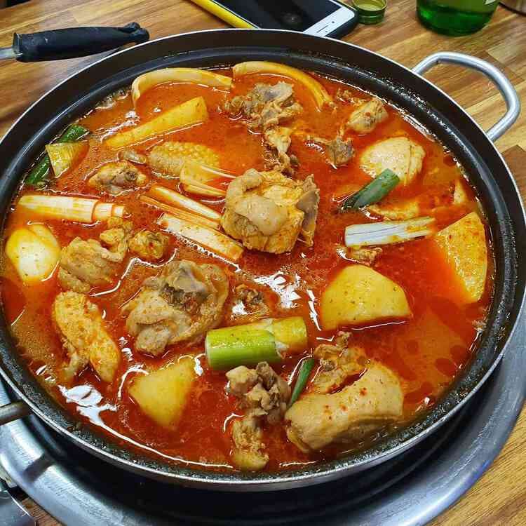혼밥하기 좋은 닭도리탕 맛집 - AI 딩코의 맛집 공략