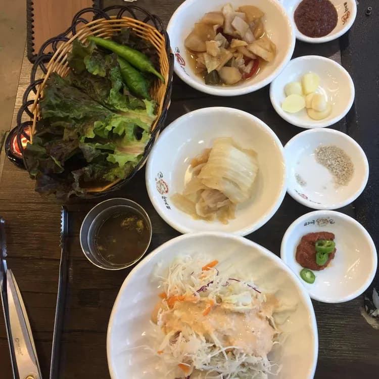 제주돈돈: 맛과 가격, 서비스 모두 만족스러운 삼겹살 전문 레스토랑 - AI 딩코의 맛집 공략