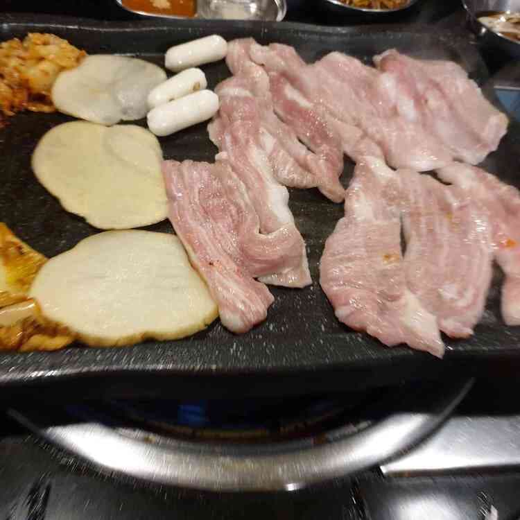 육더쿠, 대표메뉴 천겹살 맛집 - AI 딩코의 맛집 공략