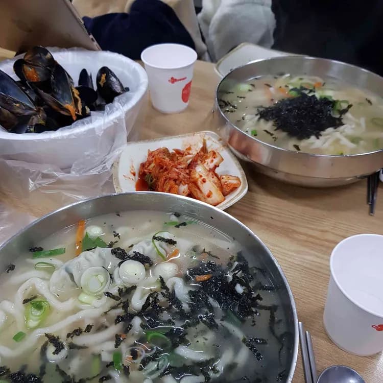 명동홍두깨손칼국수 - 저렴한 맛집 - AI 딩코의 맛집 공략