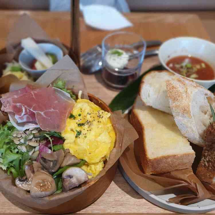 밀도, 광교의 유명한 베이커리 카페 - AI 딩코의 맛집 공략
