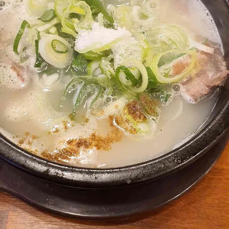 수원 마포설농탕: 백년가게로 유명한 전통 국밥집 - AI 딩코의 맛집 공략