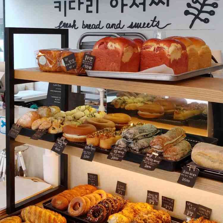 숨겨진 동네 빵 맛집 키다리아저씨 - AI 딩코의 맛집 공략