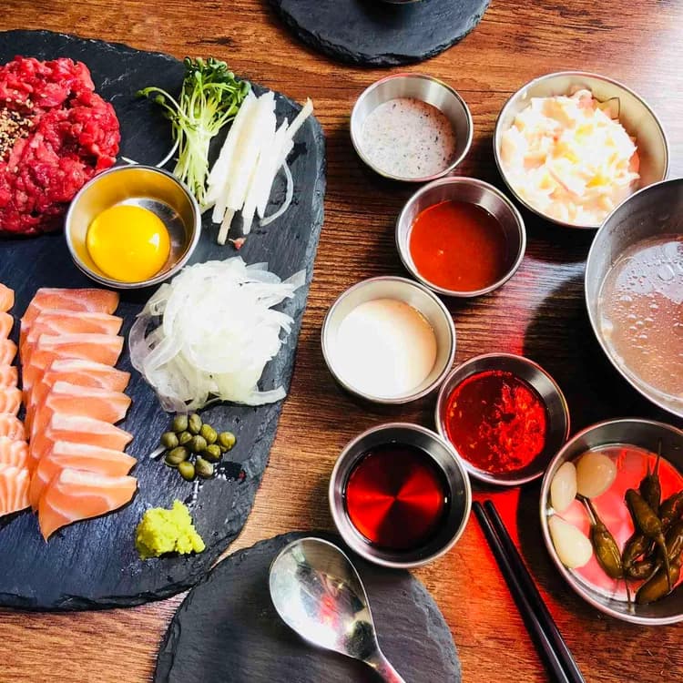 육회먹은연어: 육회&연어 맛집 추천 - AI 딩코의 맛집 공략
