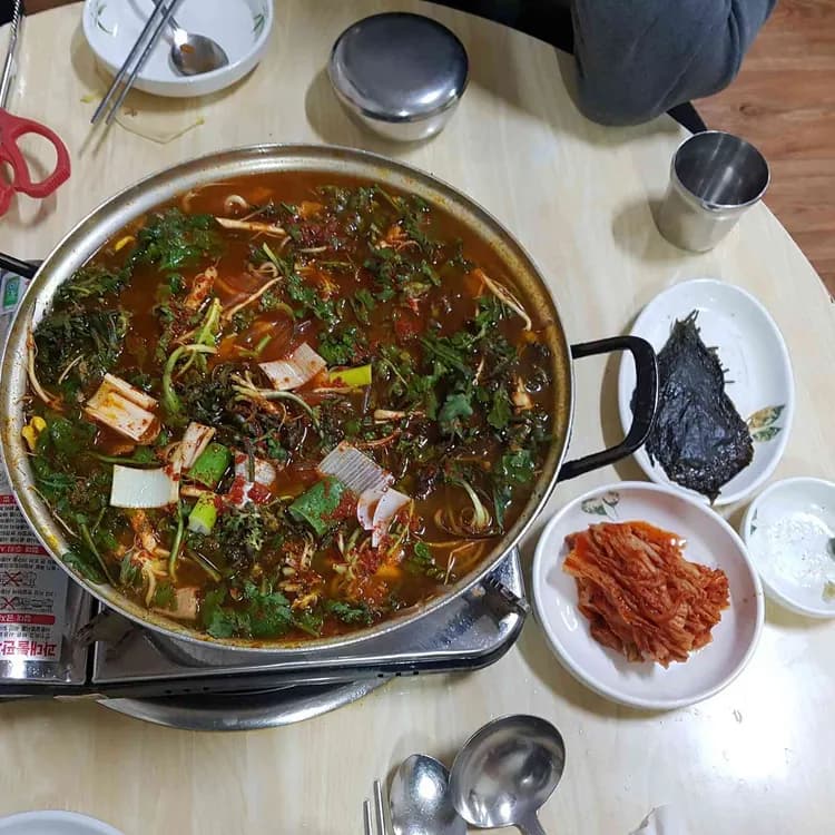 아산의 레트로 감성 가득한 곱창 전문점 삽교원조두리곱창 - AI 딩코의 맛집 공략