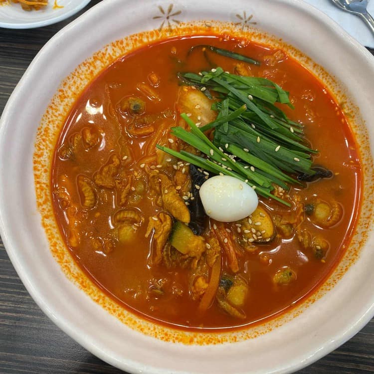 짬뽕지존, 매운음식 매니아들에게 인기 - AI 딩코의 맛집 공략