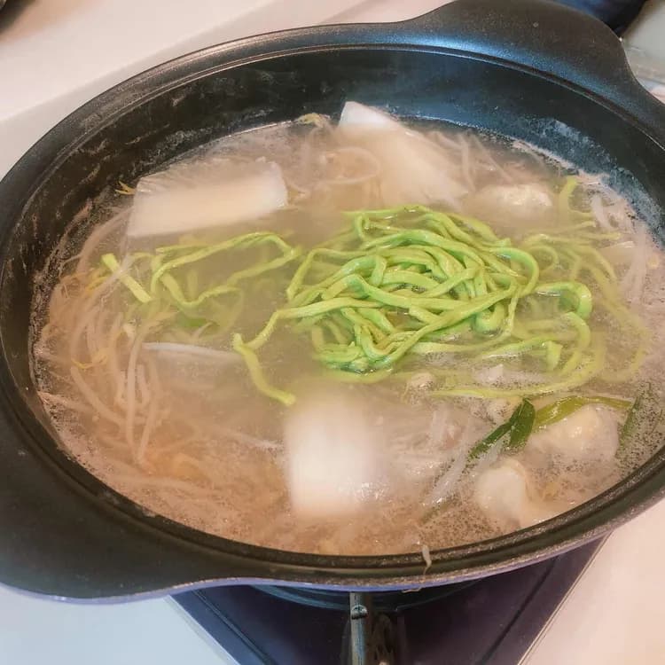 제천 홍굴부추칼국수 - AI 딩코의 맛집 공략
