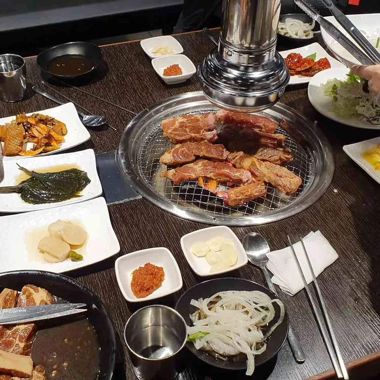 옛날농장, 고급스러운 분위기와 다양한 고기요리 - AI 딩코의 맛집 공략