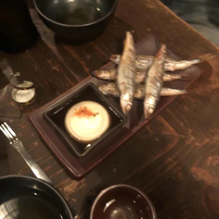 홍대의 숨겨진 오뎅 맛집 정든집, 낭만적인 분위기와 가성비 좋은 안주로 인기 - AI 딩코의 맛집 공략