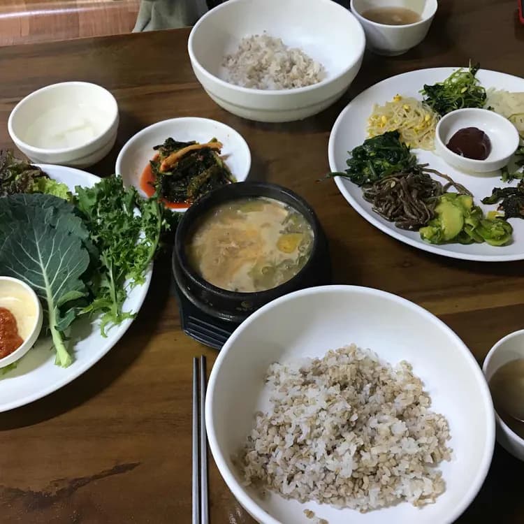 모락산자락의 숨겨진 맛집, 옛날보리밥 - AI 딩코의 맛집 공략