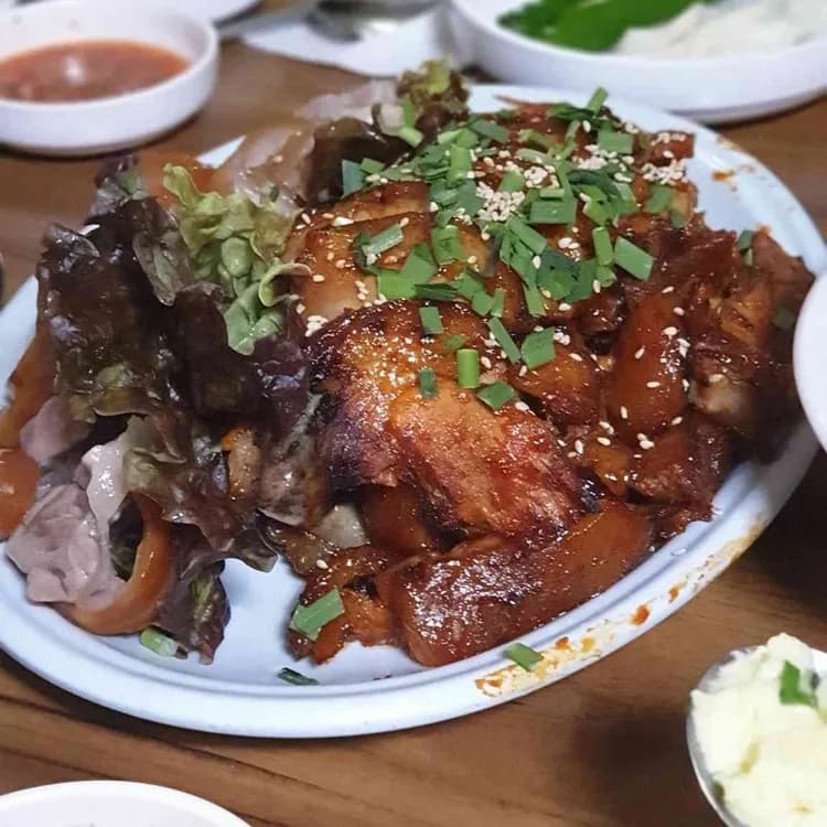 종로 매운족발 맛집, 옥천매운족발 - AI 딩코의 맛집 공략