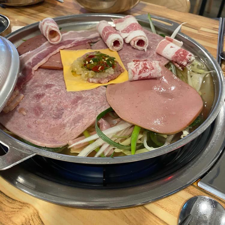 이태리부대찌개: 맛있고 양이 많은 인기 맛집 - AI 딩코의 맛집 공략