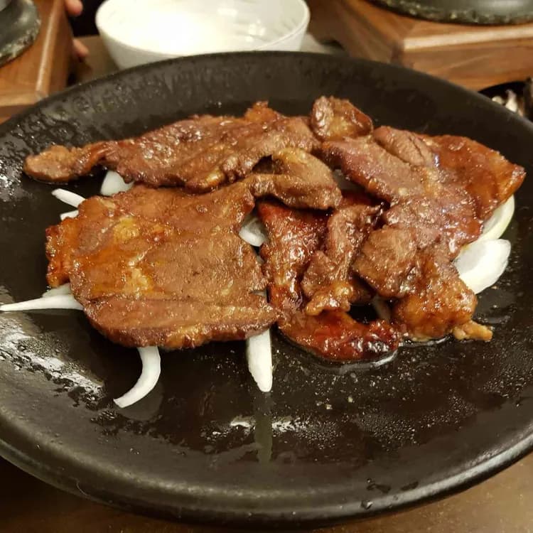 광릉돌솥밥, 한옥 분위기에서 즐기는 영양 가득한 돌솥밥 - AI 딩코의 맛집 공략