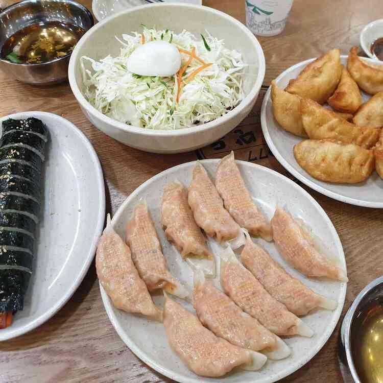 바삭한 고기만두의 매력, 보영만두 - AI 딩코의 맛집 공략