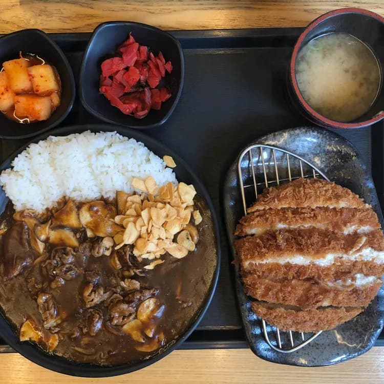 매운카레 전문점 아비꼬 홍대점 - AI 딩코의 맛집 공략