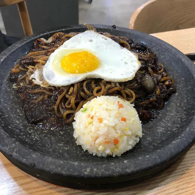 원주 혁신도시의 반곡돌위에짜장 - AI 딩코의 맛집 공략