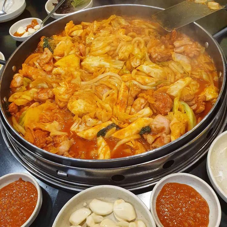 일오닭갈비: 가성비 좋은 닭갈비집 - AI 딩코의 맛집 공략