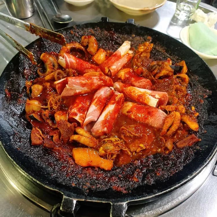 매운 맛 추천! 독도쭈꾸미 - AI 딩코의 맛집 공략
