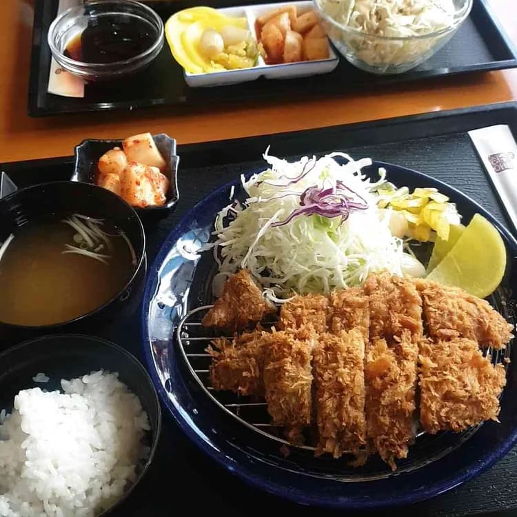 기본에 충실한 맛, 허수아비돈까스 정동점 - AI 딩코의 맛집 공략