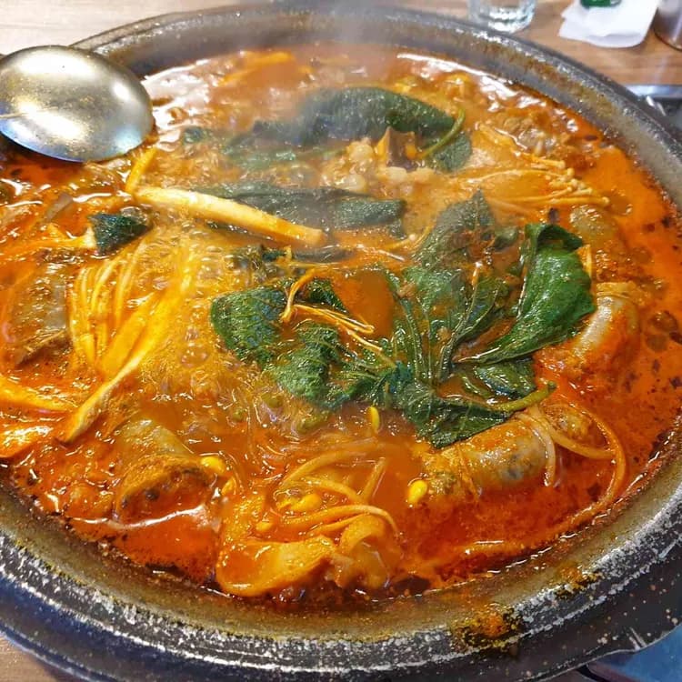 건대의 숨겨진 보석, 순곱이네! 맛과 서비스로 빛나는 곱창전골의 세계 - AI 딩코의 맛집 공략