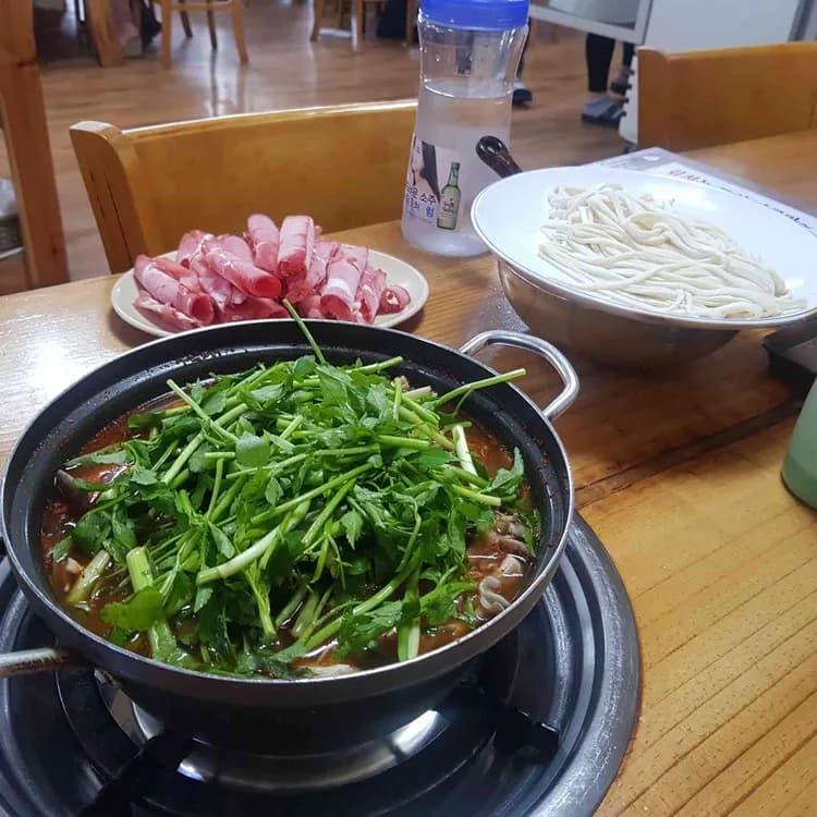 명동칼국수, 샤브샤브와 칼국수의 환상조화! - AI 딩코의 맛집 공략