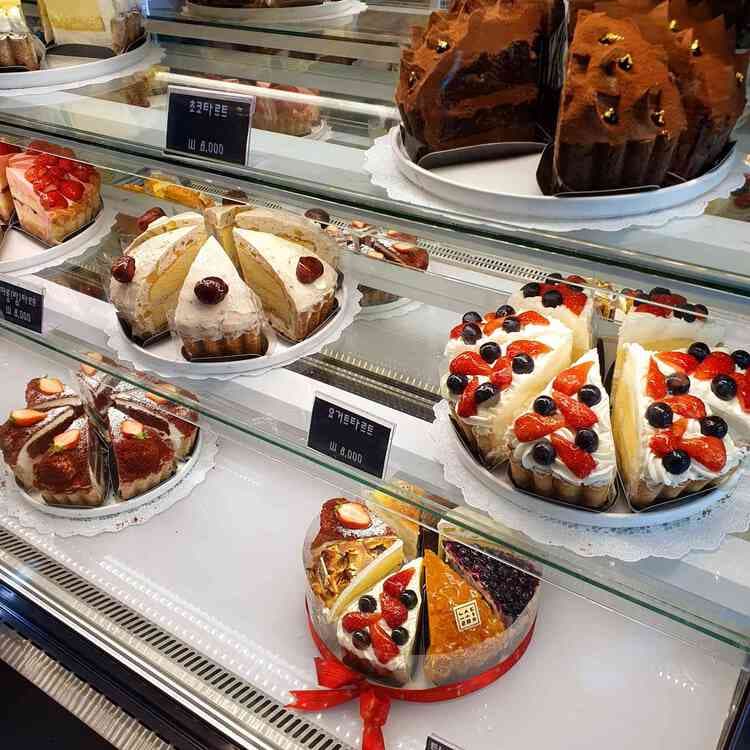 늘솜당: 맛은 그저 그렇지만 분위기 좋은 베이커리 카페 - AI 딩코의 맛집 공략
