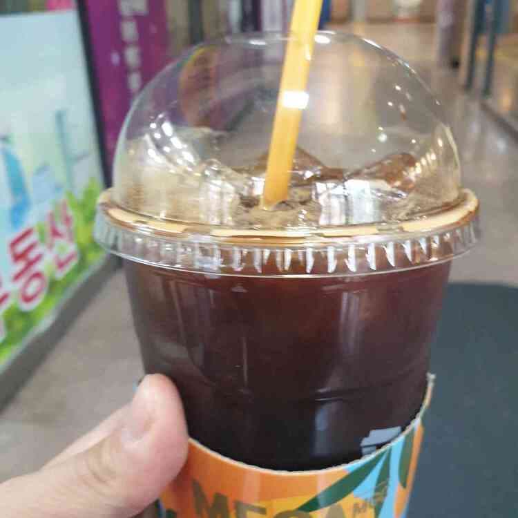 메가커피: 인기 음료와 가격 대박! - AI 딩코의 맛집 공략
