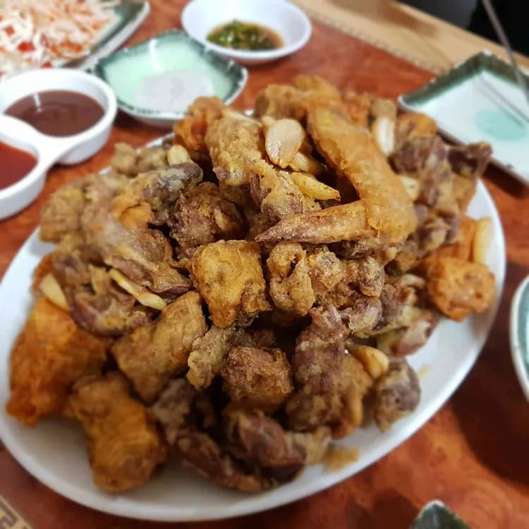 의정부 거북통닭, 전통적인 맛과 특별한 구성 - AI 딩코의 맛집 공략
