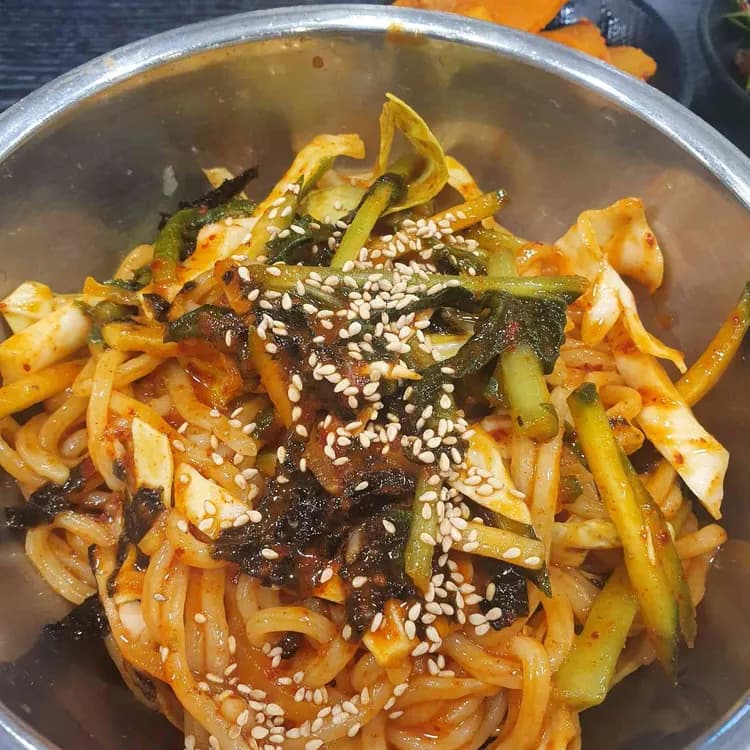 24시간 운영 길동우동, 합리적인 가격과 좋은 서비스 - AI 딩코의 맛집 공략