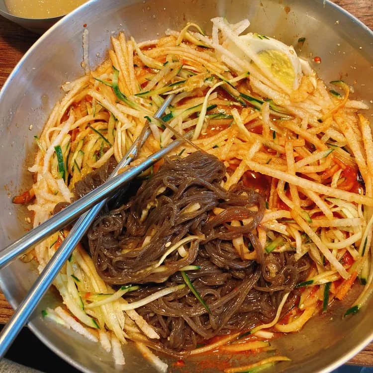 고양 별미냉면, 양이 푸짐하고 가격 대비 만족스러워 - AI 딩코의 맛집 공략