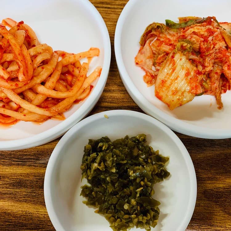 옛날손장칼국수, 시골 정취 물씬 풍기는 맛집 - AI 딩코의 맛집 공략