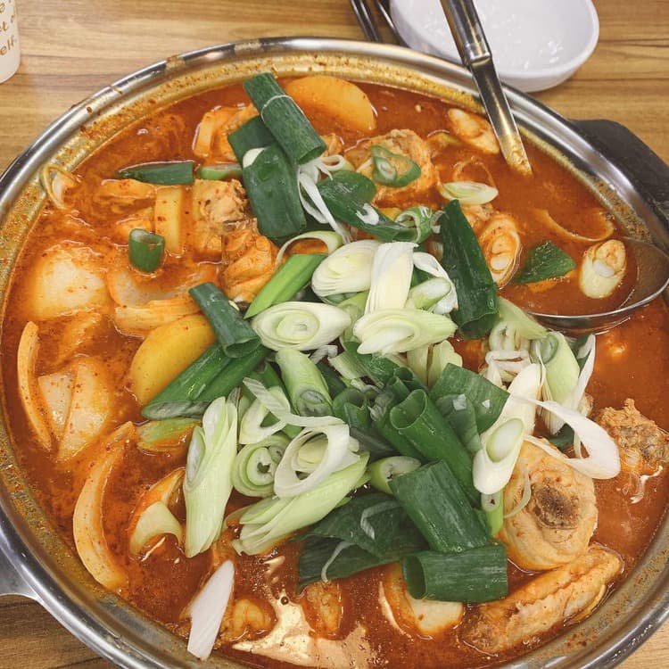 현대식당, 닭볶음탕의 대전 맛집! - AI 딩코의 맛집 공략
