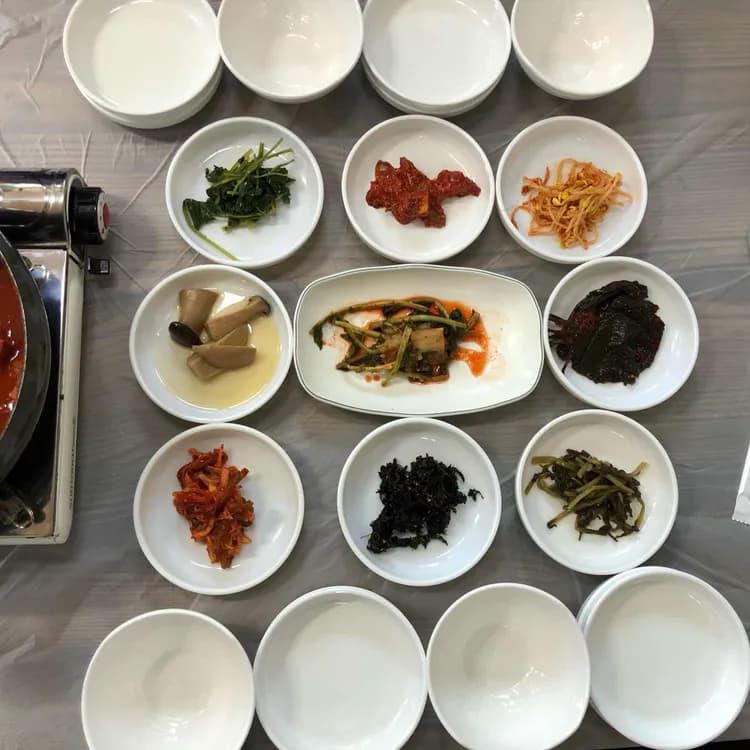 동해바다의 신선함을 느낄 수 있는 야삼정식당 - AI 딩코의 맛집 공략