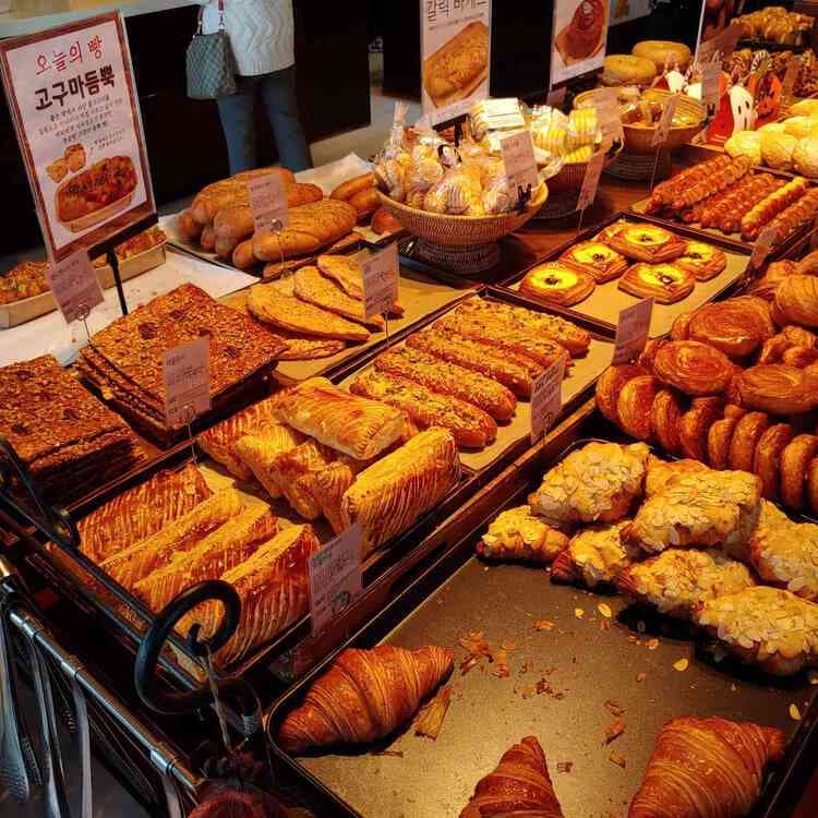 홍종흔베이커리, 빵의 장인이 만든 맛있는 빵 - AI 딩코의 맛집 공략